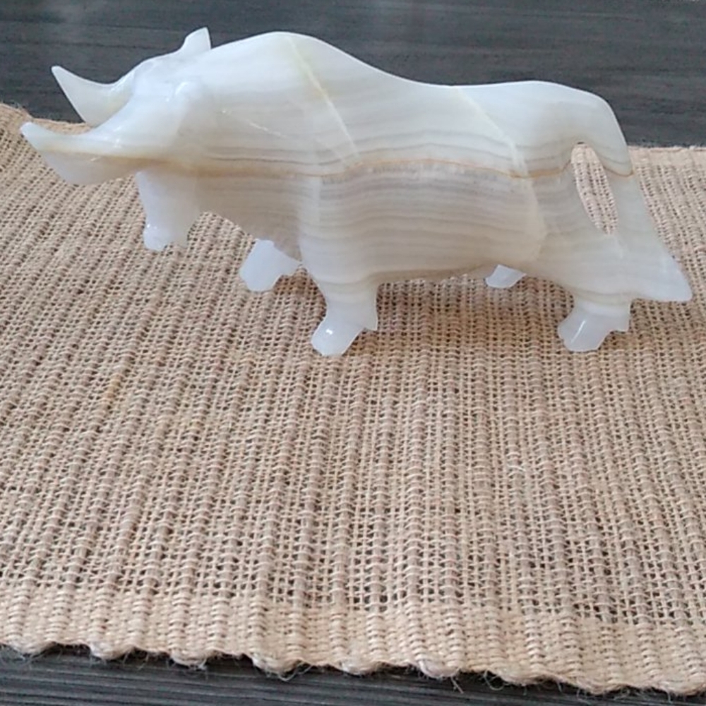 White bull White Onyx Natural Stone Namaste 3 pds